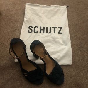 Schutz Navy Heals